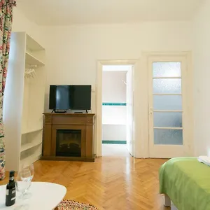 Apartamento Bright In The Heart Of The With Netflix, Bucarest